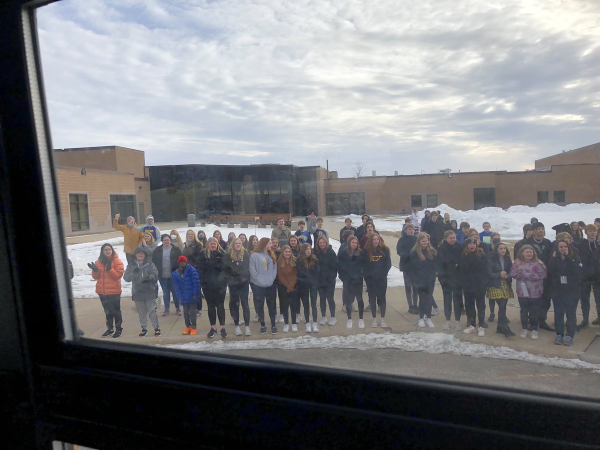 WaconiaWrestlin's tweet photo. Thank you @WaconiaSchools @Waconiasuper @WaconiaChamber for sending our athletes out in style. @MaxMcenelly @dot_mon3 @Mueller_Gage_27 @AlexRiley42 https://t.co/6udHDQT290