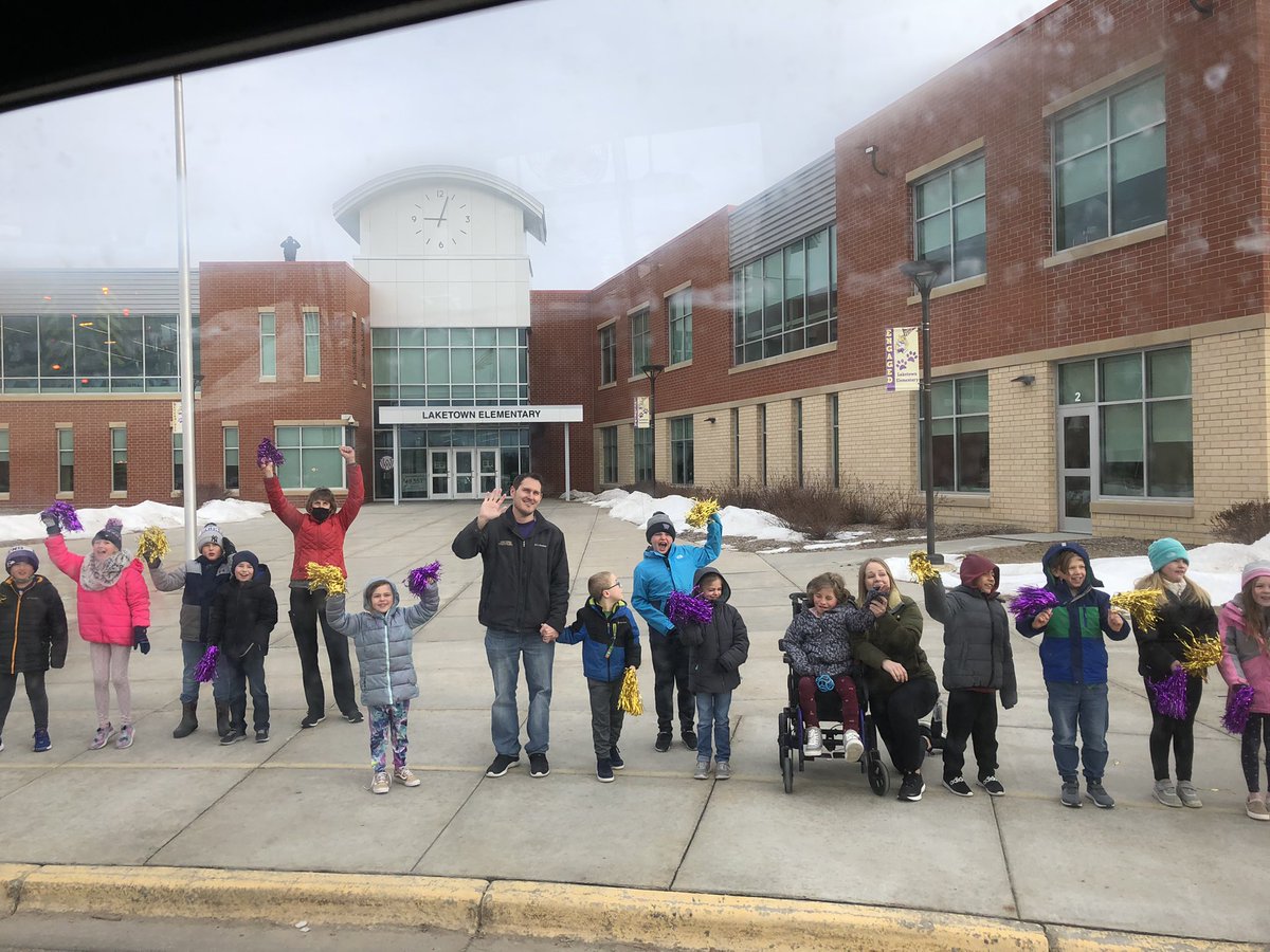 WaconiaWrestlin's tweet photo. Thank you @WaconiaSchools @Waconiasuper @WaconiaChamber for sending our athletes out in style. @MaxMcenelly @dot_mon3 @Mueller_Gage_27 @AlexRiley42 https://t.co/6udHDQT290