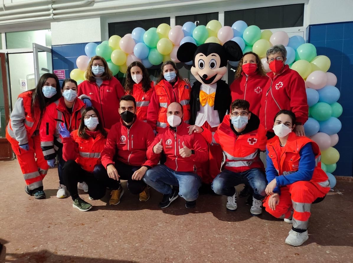 AKarikatu's tweet photo. Emocionados otra vez por colaborar en eventos tan importantes como la vacunación de los más peques para terminar, de una vez por todas, con el bicho. El virus no va a poder con ellos porque tienen superpoderes. 💪💪💪

#VacunaCOVID19 #Vacunación https://t.co/Amje0wHdas