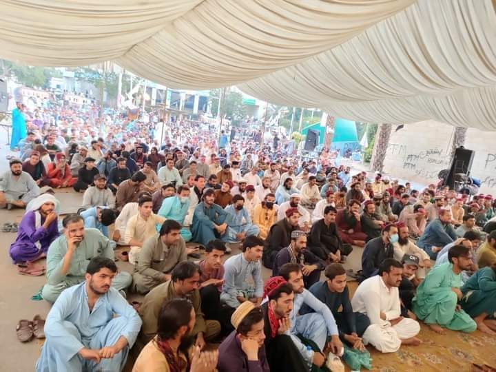 Pashtuns have today took a huge part in PTM sit-in due to 20 days in Karachi against state repression and court retaliatory decisions against Pashtuns and for the release of Ali Wazir.
The participants were demanding justice, peace and compliance with 1/2
#ATCToolOfPersecution