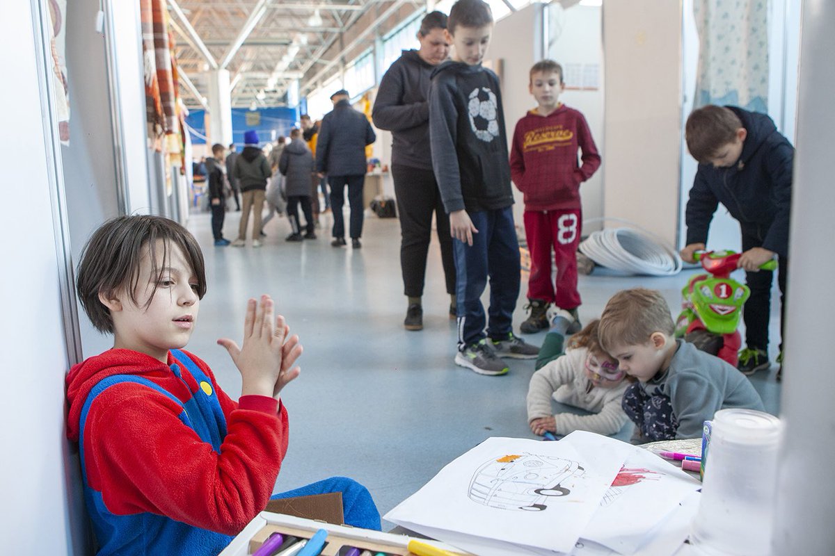 Der 2-Jährige Oskar ist mit seiner Mutter nach Moldau geflohen. Helfen Sie mit den über 22.000 traumatisierten Menschen lebensnotwendige Dinge wie Lebensmittel &amp; Hygieneartikel zur Verfügung zu stellen! paypal.me/YOUStiftung (Credit: Hope‘87 Moldova)
