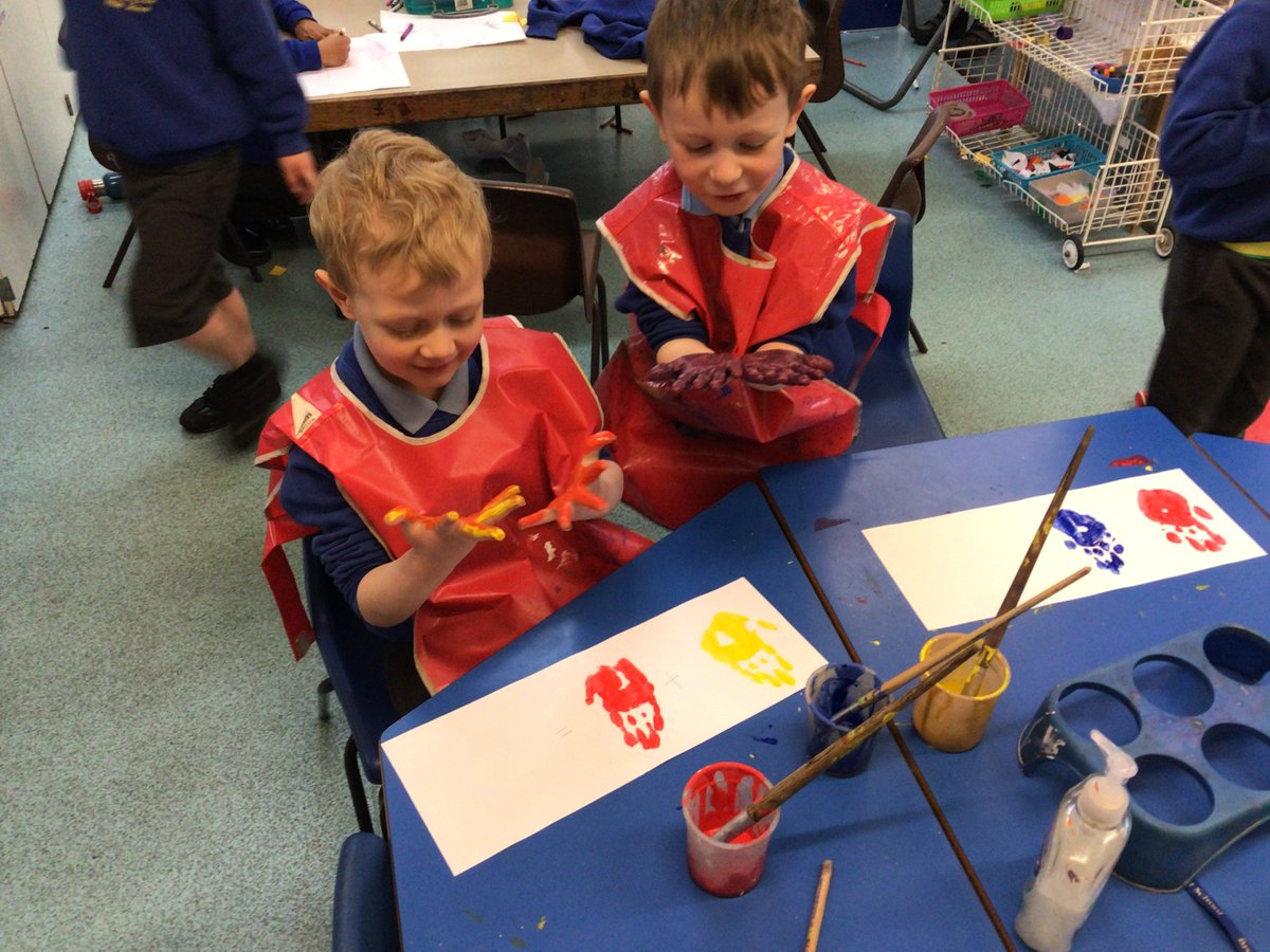 BlueClassBEFS's tweet photo. We started World Book Day by reading the story 'The Day the Crayons Quit'. We have enjoyed a day filled with colour! 🌈 We explored what happens when we mix colours together. Lots of surprised faces when our hands changed colour! 🎨🖌️#befsreads #WorldBookDay https://t.co/uDkga6ZcK4