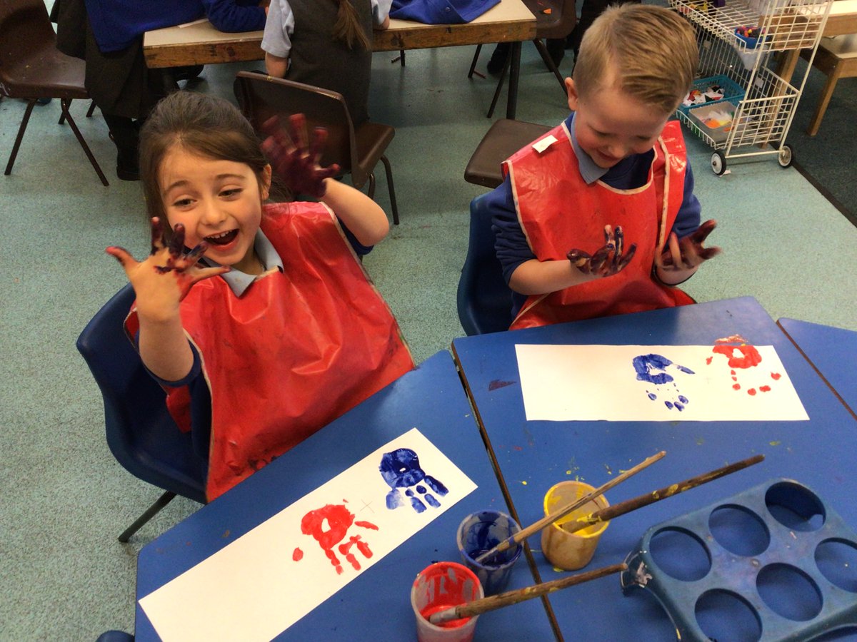 BlueClassBEFS's tweet photo. We started World Book Day by reading the story 'The Day the Crayons Quit'. We have enjoyed a day filled with colour! 🌈 We explored what happens when we mix colours together. Lots of surprised faces when our hands changed colour! 🎨🖌️#befsreads #WorldBookDay https://t.co/uDkga6ZcK4