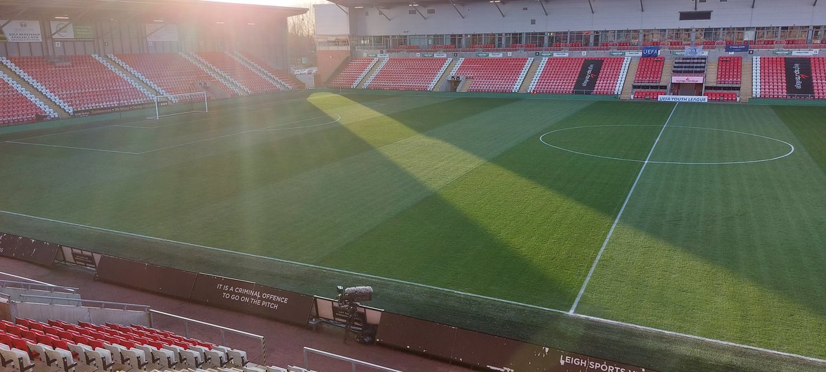 GrassNipper's tweet image. #GroundsWeek what better to mark it 5 games this week ⚽️🏉⚽️alteady ✅️off back to back, little rest and another 2 back to back ⚽️🏉up this weekend to finish week. Overall 6 games in 10 days ⚽️⚽️🏉⚽️⚽️🏉,pics from Tuesday @Aitkens_turf @terralift @consolidateTurf @DennisMowers