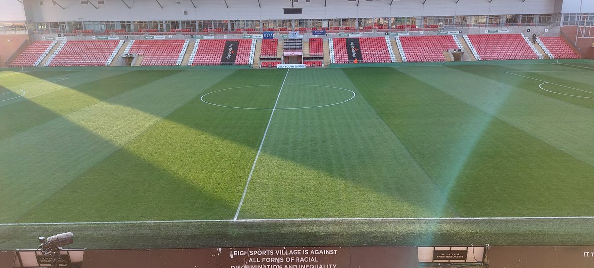 GrassNipper's tweet image. #GroundsWeek what better to mark it 5 games this week ⚽️🏉⚽️alteady ✅️off back to back, little rest and another 2 back to back ⚽️🏉up this weekend to finish week. Overall 6 games in 10 days ⚽️⚽️🏉⚽️⚽️🏉,pics from Tuesday @Aitkens_turf @terralift @consolidateTurf @DennisMowers