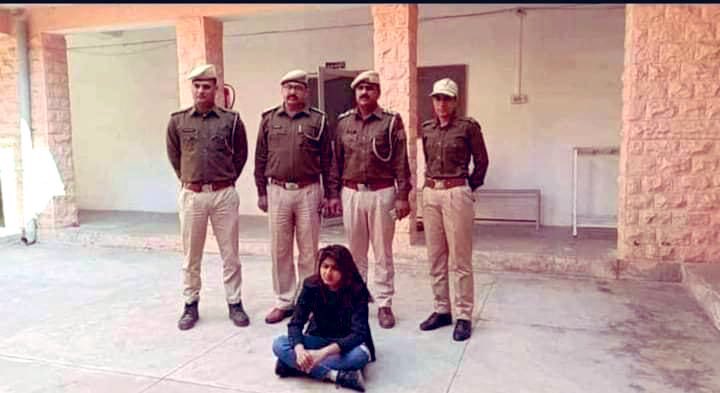 022BJP's tweet photo. यूपी पुलिस द्वारा यूक्रेन से रेस्क्यू की गयी ग्राम प्रधान यही  अब पुलिस वाले बाप बेटी की को नागिन डांस करवायेगी सारा समाजवाद निकाले

बाप बेटी मिल कर जो करतूत किया था अब भुगतना भी पड़ेगा अब जेल में मज़े करो
😳😳

https://t.co/keVpGwwz5L https://t.co/D4OGGgY2WV