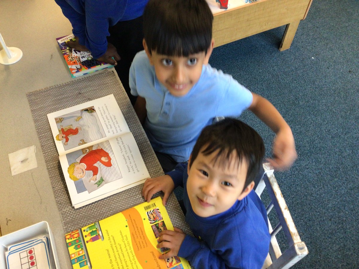 BlueClassBEFS's tweet photo. We had lots of fun sharing stories with @class4befs this afternoon! 📚🙂#befsreads #WorldBookDay https://t.co/lYSm6fXimU