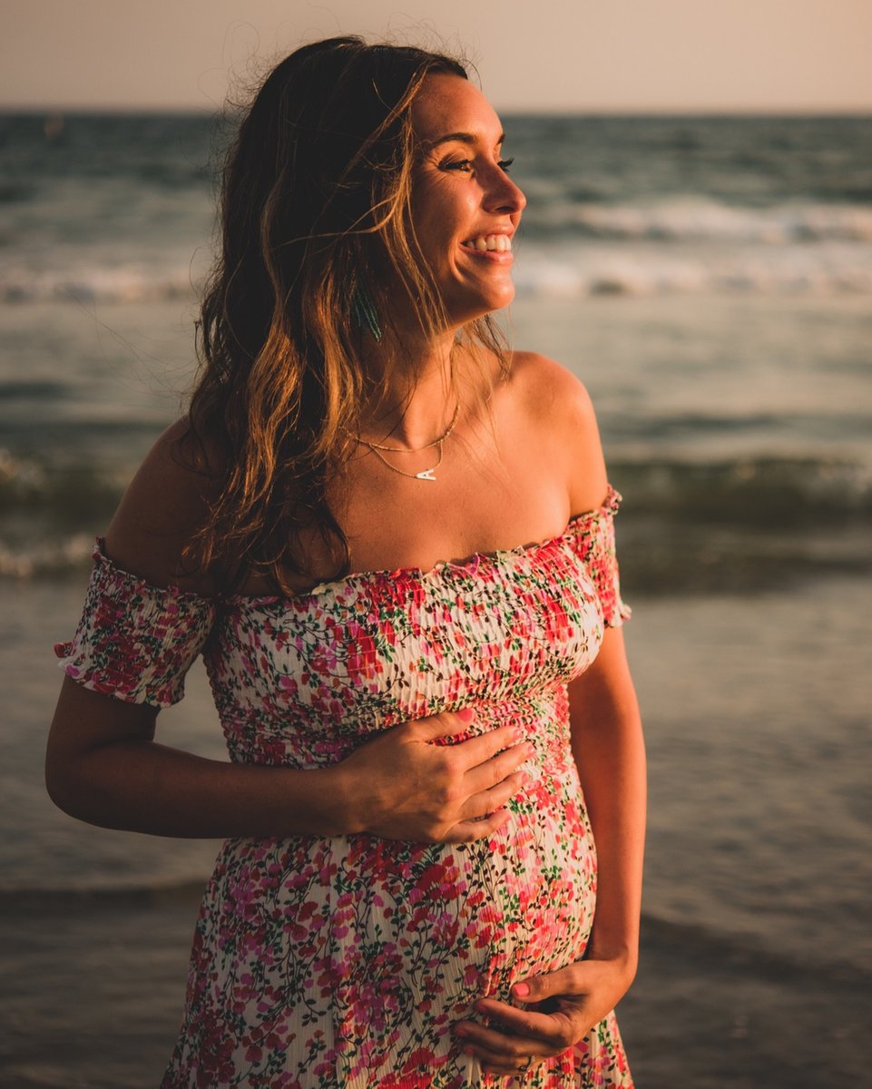 megheriot's tweet photo. Waiting on those summer sunsets over here like.... 
+
#megheriot
#megheriotphotography
#newportri
#newport
#maternity
#maternitysession
#light
#mother
#mom
#newmom
#portraiture
#maternitysession
#nikon
#glenmanorhouse
#glenmanor
#discoverri
#naturallight https://t.co/co27jt37RV