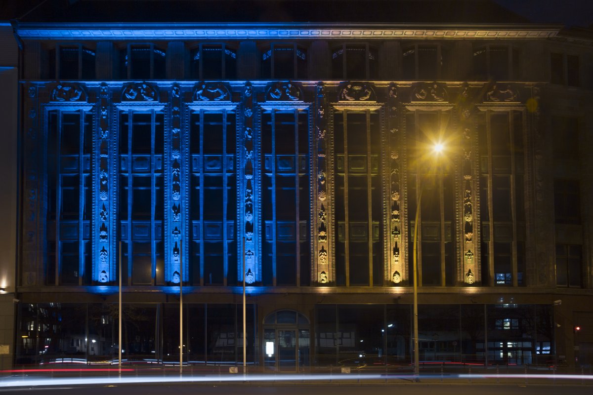 AusEmbGermany's tweet image. In solidarity, our Embassy in Berlin is lit up in Ukrainian colours 🇺🇦 #StandWithUkraine️