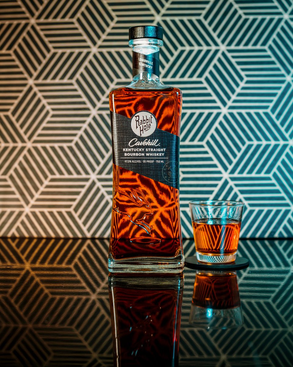 RabbitHoleKY's tweet photo. Neat doesn't have to mean boring. Cavehill delivers an intricate balance of sweet and toasted grain flavors with a touch of spice. Its a sophisticated, yet easy-to-enjoy whiskey experience unlike any other. (Anyone else see a pattern, here?)

#bourbon #whiskey https://t.co/5NxLlF9Z2Q