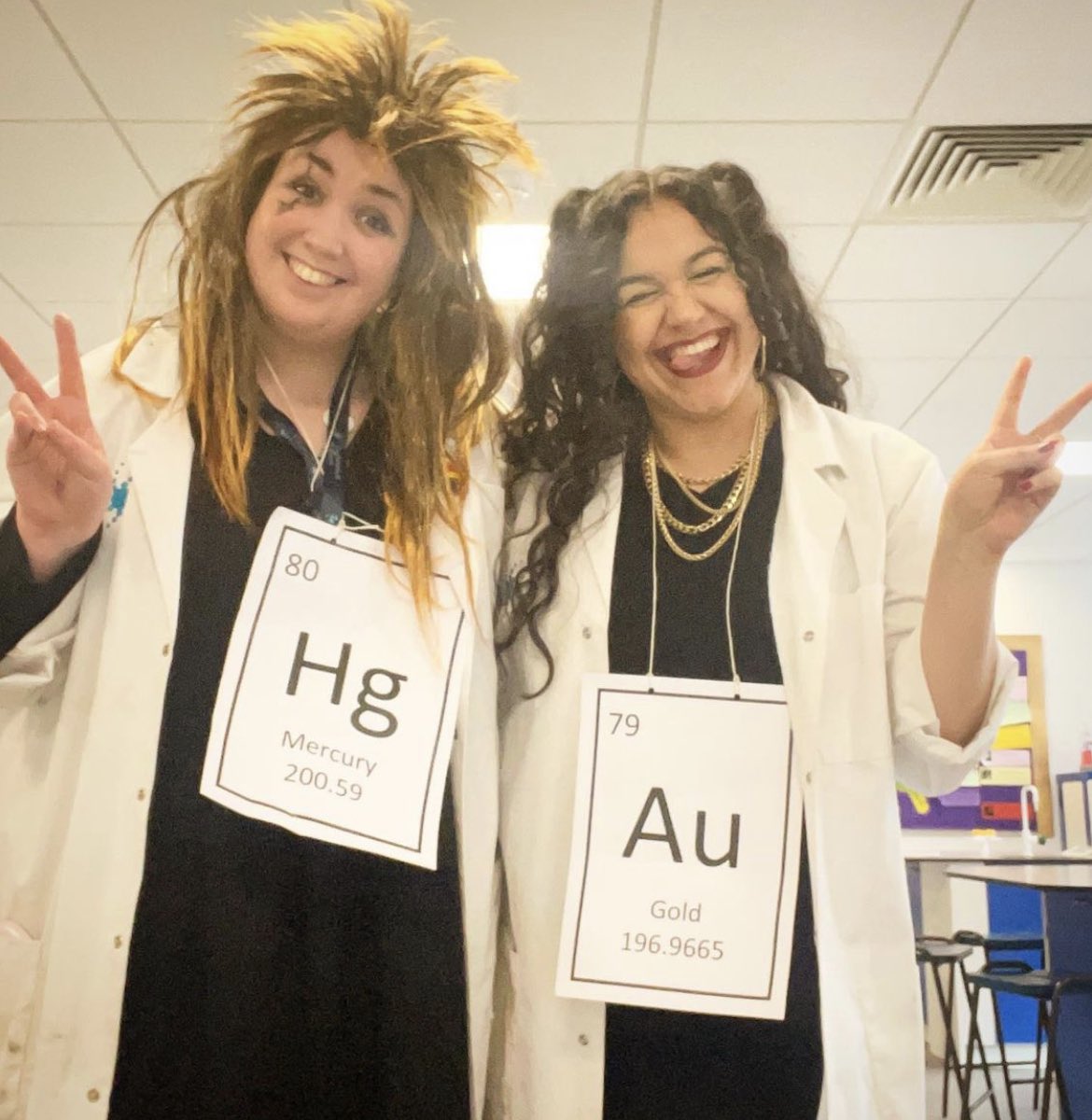 TpaScience's tweet photo. WBD 2022

The legendary TPA Science Heavy Metal Band 🧬🧪🎸 

And shout out to Ms Steiger-Lewis for permanently dying her hair from blonde to Copper for the occasion! DEDICATION!!

#thursdayfunday #worldbookday #WBD #teamScience #weloveit #proudtobetsatportsmouth #TPA #weareone https://t.co/vyh0gxyGy8