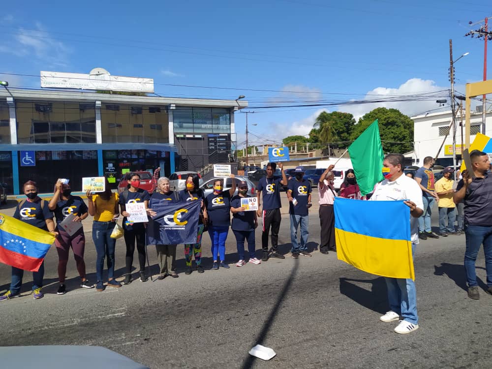 LCRheres's tweet photo. Factores Políticos de Ciudad Bolivar salieron a la Calle repudiar la Invasión y los crímenes de lesa humanidad cometidos por el Criminal Putin y sus aliados..
Venezuela esta con el pueblo de Ucrania, apuesta a la paz mundial y la defensa de la soberanía..
#03Febr https://t.co/havE81Eaoi