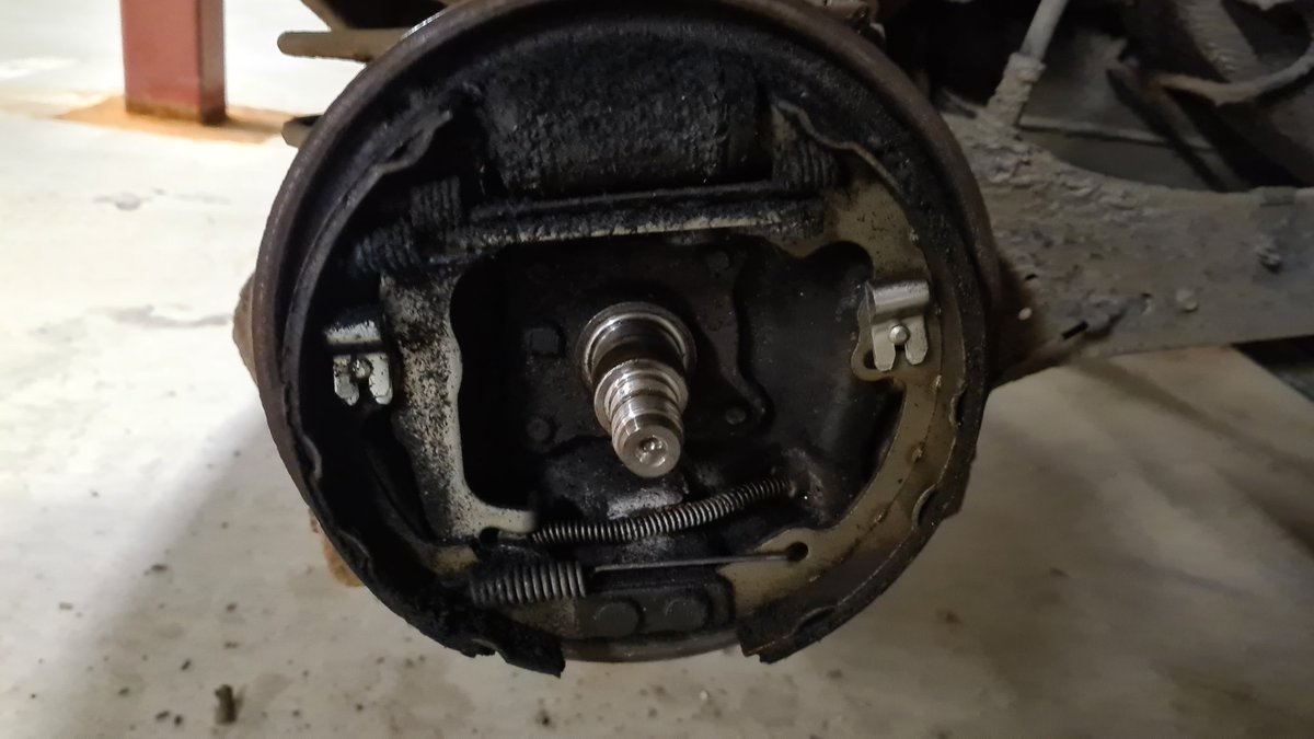 RaspberrieShep's tweet photo. My car died, here's a pic of its carcass https://t.co/HX5o6d997d