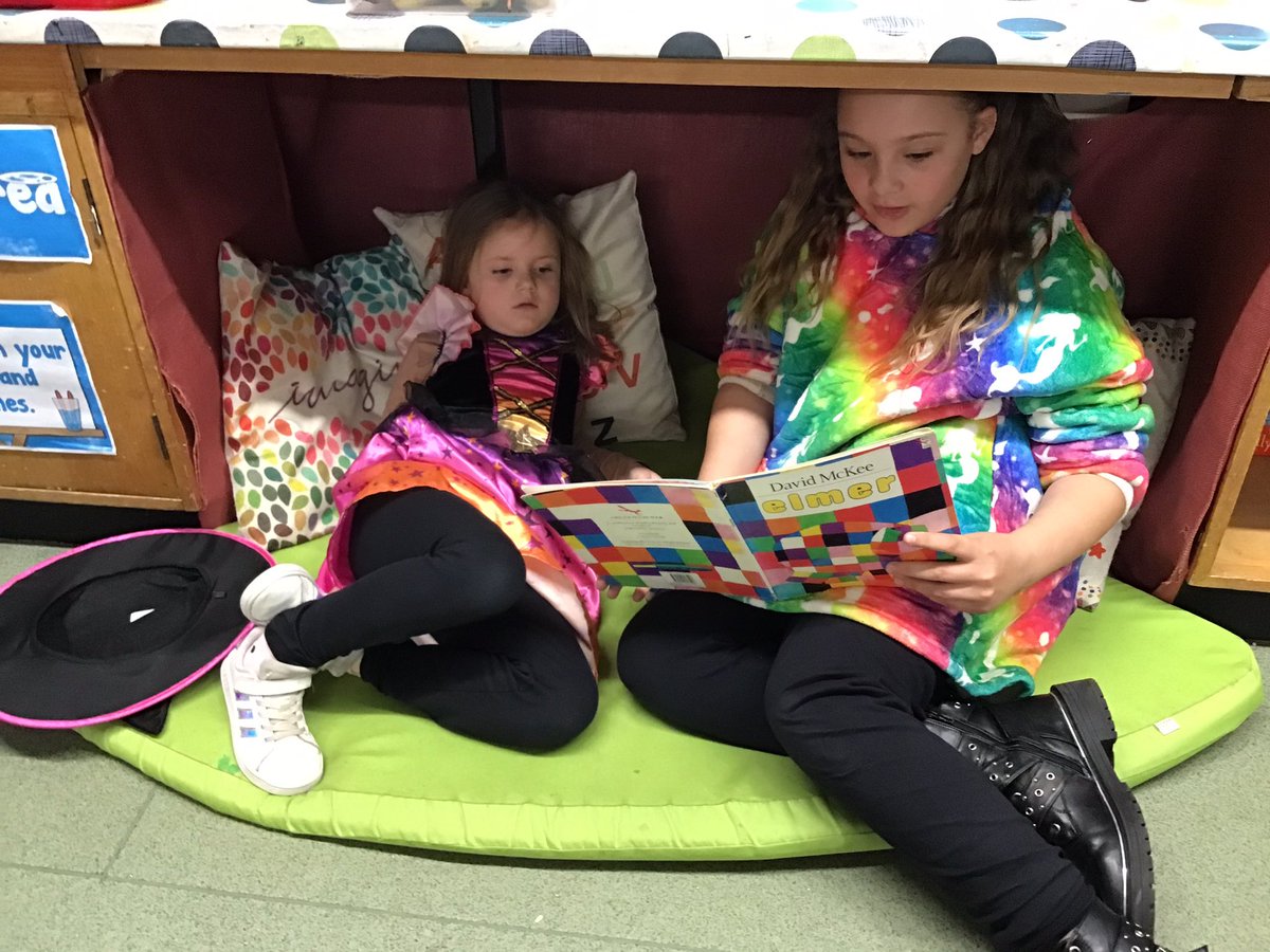 OffasMeadAc's tweet photo. #DRAGONCLASS @WorldBookDayUK 
Today we celebrated World Book Day! We really enjoyed having some of our parents come in to share a story and friends from year 5 reading to us! #WorldBookDay #lovereading #shareastory https://t.co/hZvhItZYxV