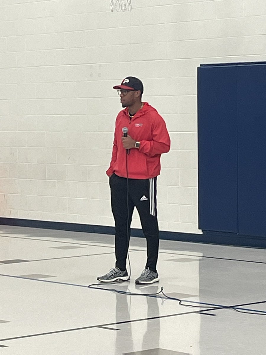 RangeElementary's tweet photo. A huge THANK YOU to Daymond Patterson for coming to speak to our awesome 3rd-5th graders today🌟 We appreciate you! And thank you to Coach Bridges for setting this up! We love our Range Family!🤩 @mesquiteisdtx @DP2Nice https://t.co/T9bw5BMpW8