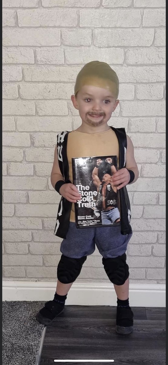 ChelsMaddocks's tweet photo. @steveaustinBSR Big fan won 1st place at school for World Book Day! 🏆 https://t.co/9thLFPJFGh