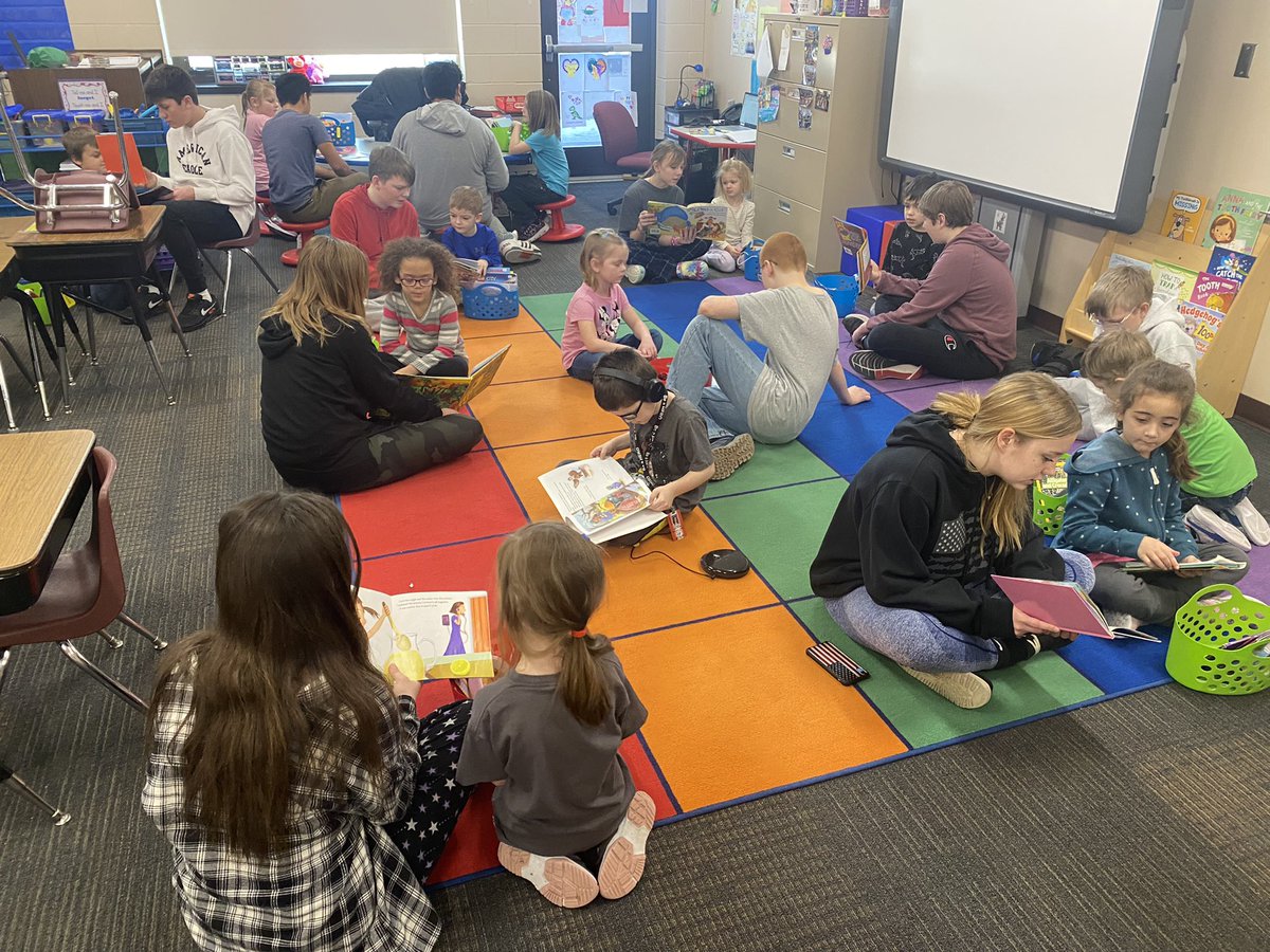 #ReadAcrossAmerica Reading to Kindergarten friends. #WeAreTriton <a href="/LukeLutterman/">Luke Lutterman</a>
