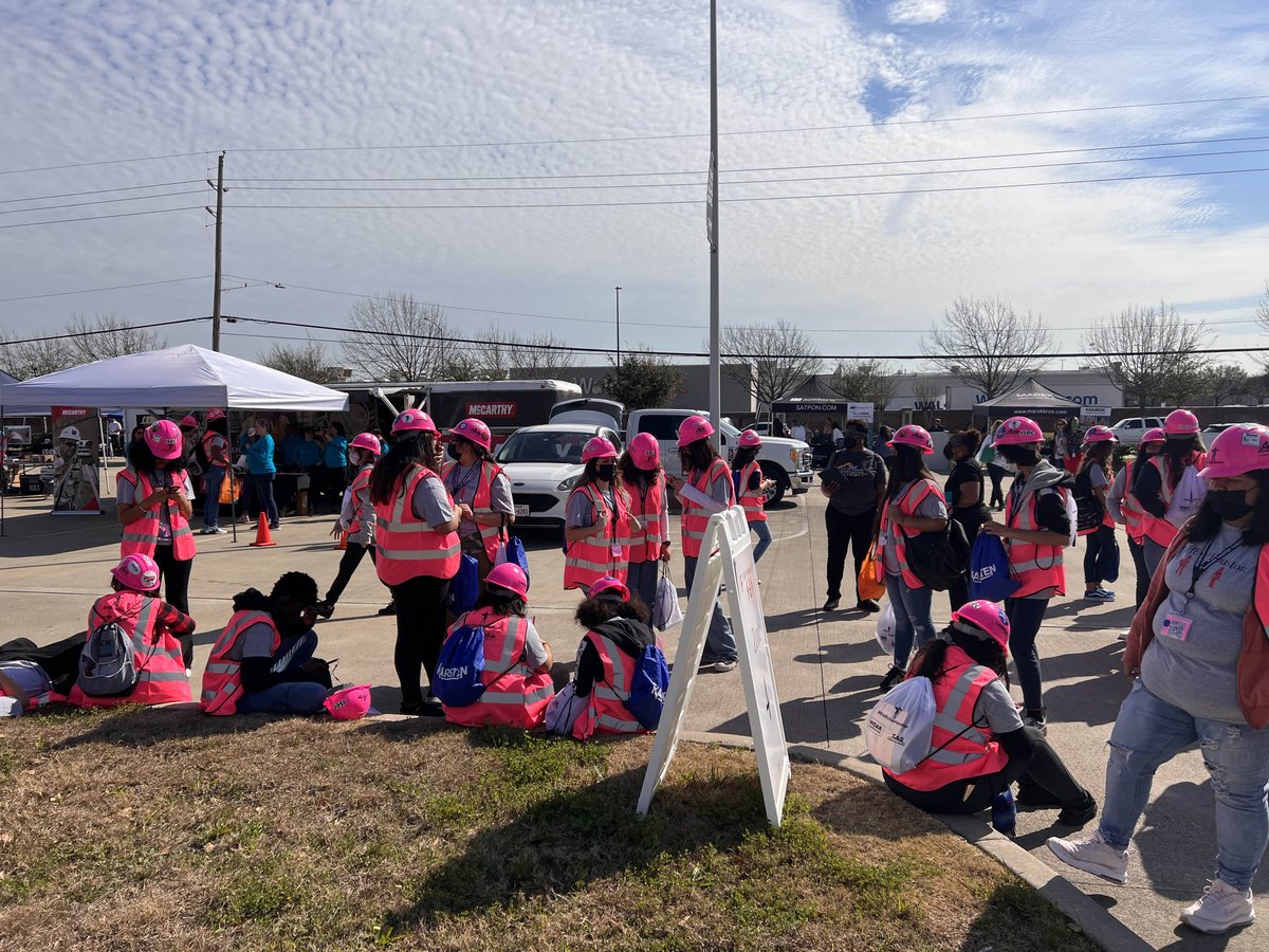 Alief_Career's tweet photo. @houston_she is doing a great job showing these young ladies all about careers in the Construction Industry today here at The Center for Advanced Careers. @AliefISD @AliefCTE Alief Independent School District SHE Builds Houston #OneAlief #SHEbuildshouston https://t.co/OWT4dpftWM