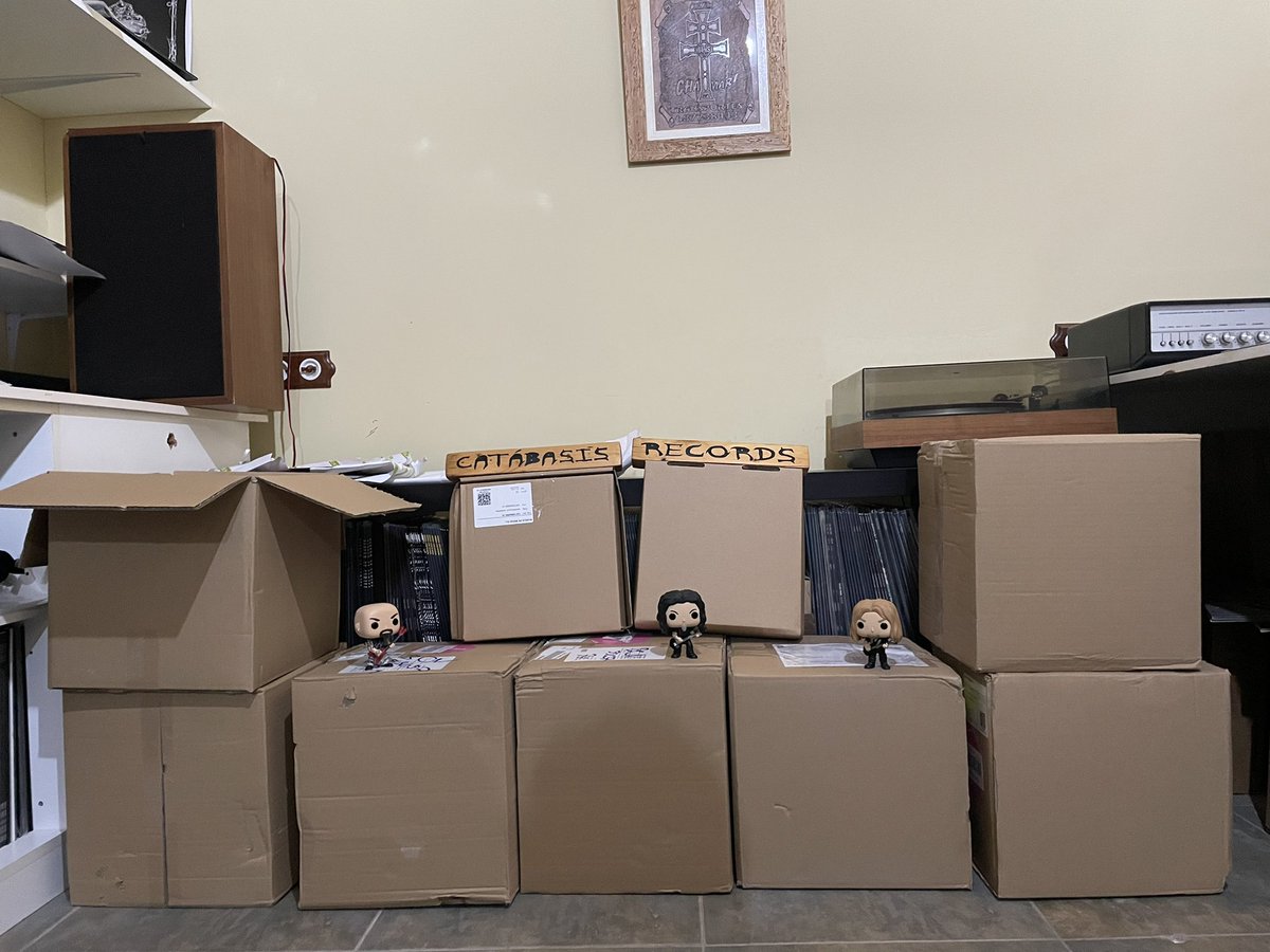 ¡Aleluya! ¡Hurra! ¡Por fin! 😍🤟🏻🔥🖤

Estas siete cajas contienen el EP "Ascension" de Oscuro Culto. Copias que tras muchísimos meses, finalmente han llegado a las dependencias de Catábasis Records.

En cuestión de días se pondrá a la venta. ¡Estén atentos!

🔥

#vinylrecords