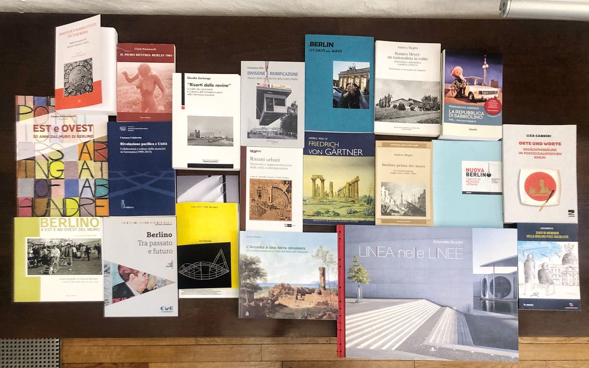 Quando capita di incontrarsi fra chi lavora sullo stesso tema ma da prospettive diversissime? Praticamente mai, perciò bisogna farlo capitare! Una selezione delle pubblicazioni realizzate dagli ospiti del workshop <a href="/Villa_Vigoni/">Villa Vigoni</a> su #Berlino, #memoria e #architettura. <a href="/lizacandidi/">liz</a>