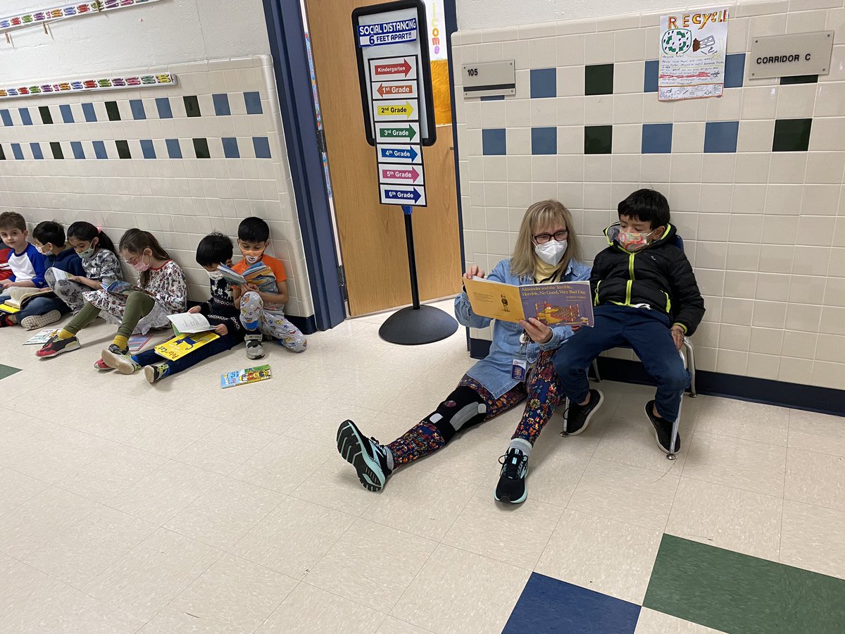 This morning OES students and teachers lined the hallways for our Read Across America Reading Train📚🚂. Get cozy with a book! <a href="/Oakton_ES/">Oakton ES</a> <a href="/OaktonESPTA/">OaktonElementary PTA</a>