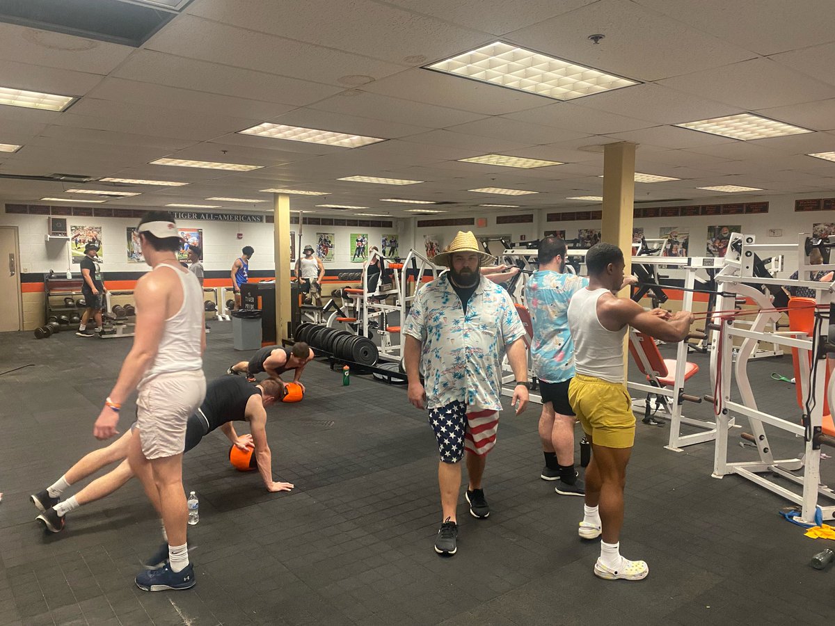 Georgetown College Football tweet media