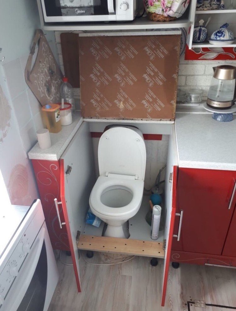 квартира с унитазом на кухне. туалет на кухне. сделать туалет на кухне. комната кухня с туалетом. студия с туалетом на кухне.