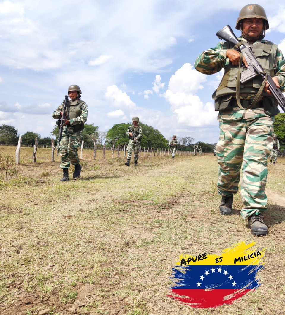 Nuestros #Milicianos participan activamente en la Defensa de la Patria, resaltamos sus labores en la población del Edo. #ApureEsMilicia en las diferentes tareas encomendadas por el primer mandatario nacional.