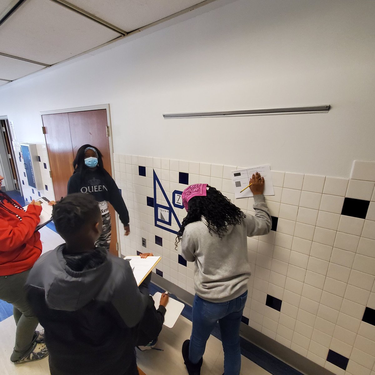 Smallblocktech's tweet image. Had a really nice time working with Mrs. Blount&apos;s 5th grade class figuring out the  measurements of shapes in the hallway and then using Genial.ly and Google Slides to work on perimeter.   
@jennthomas75 @JolleyLa @PortsVASchools @ebracyPPS