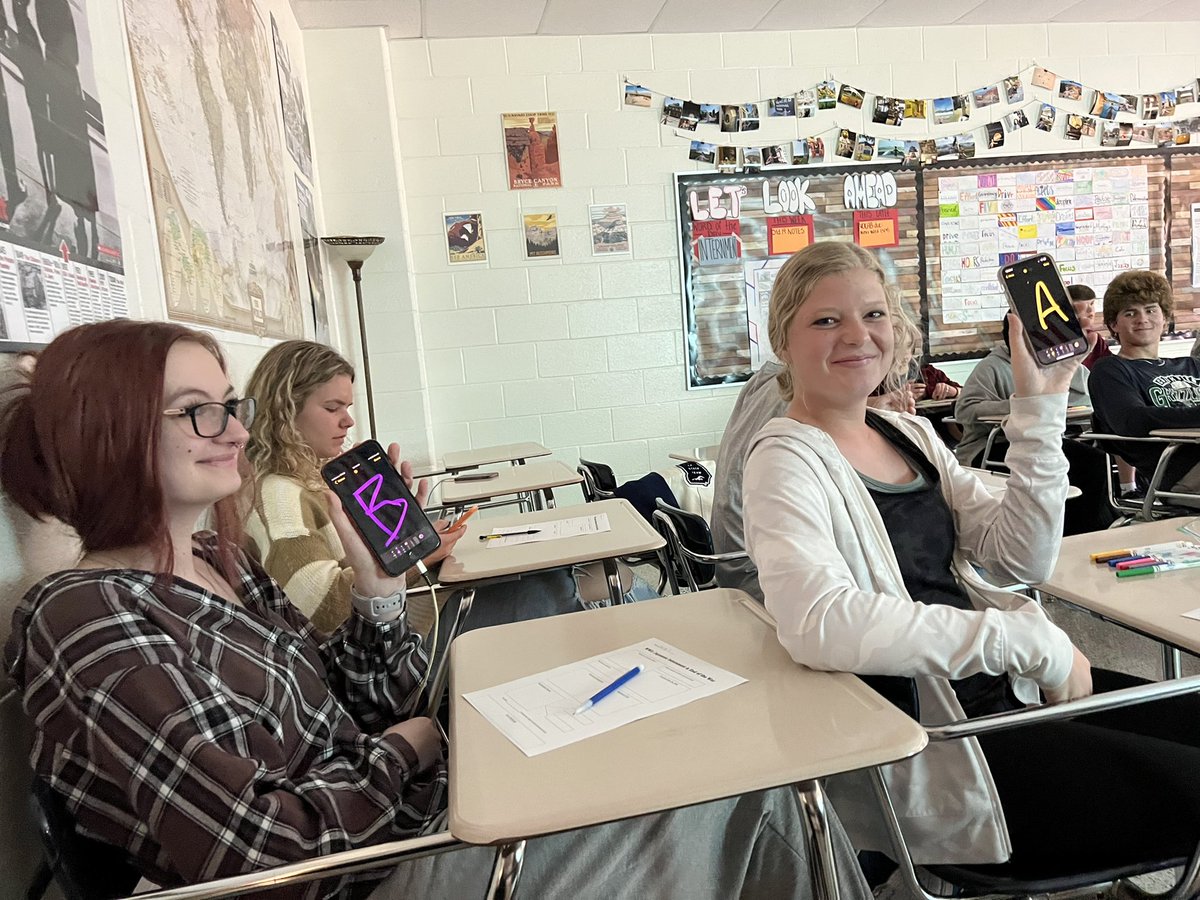 Watching our brilliant student teacher Emma Cook do a formative check to start class. Students are using their notes app to draw their answers to review questions and hold them up for her to quickly check understanding. GENIUS! <a href="/ms_greencvhs/">Morgan (Green) Hudson</a>