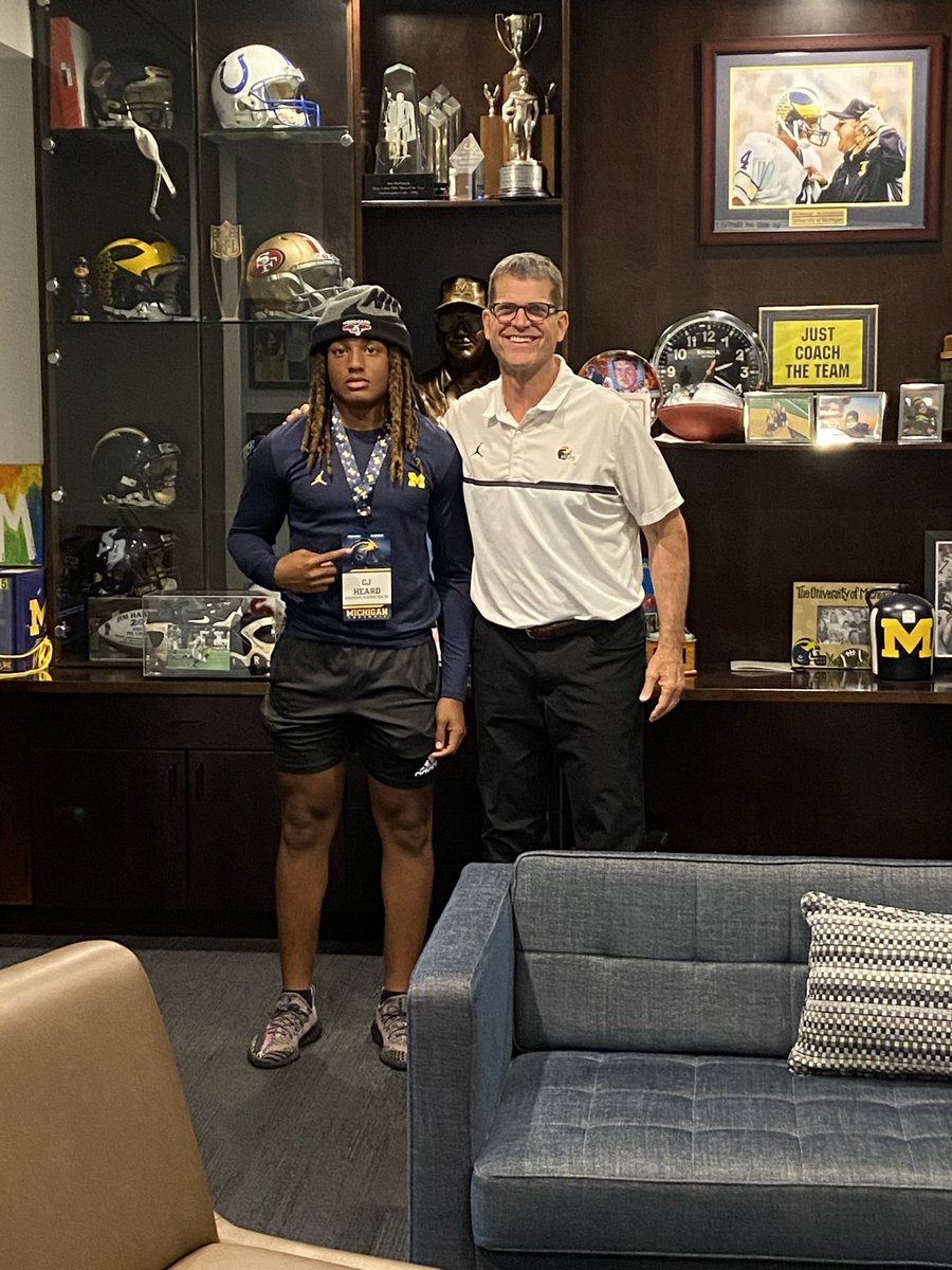 Michigan fans. I told my dawg CJ that we have the best fanbase in the world! He wants to see it 👀 So I need all my MICHIGAN fans to show <a href="/CjHeard_/">CJ Heard</a> how we do! 

I need every single Michigan fan to COMMENT, RETWEET &amp; LIKE !!! 

Wolverine fans show your love to CJ 

#GOBLUE 〽️