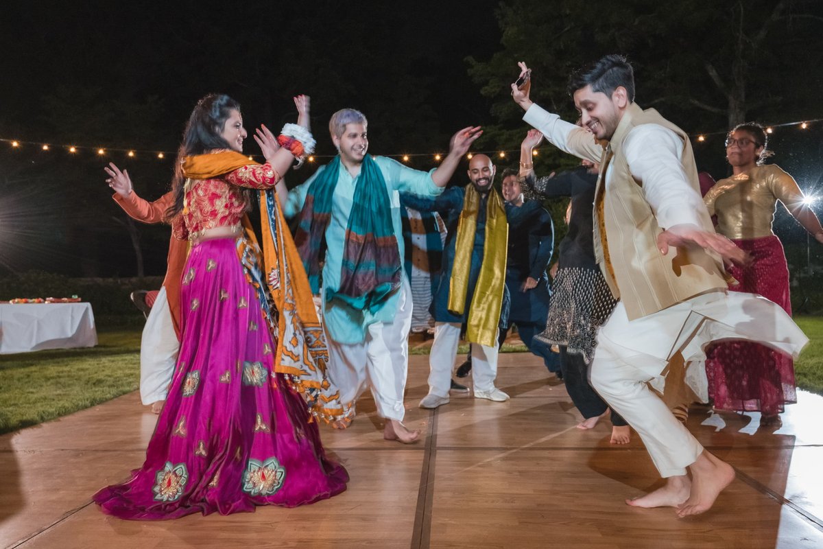 Dancing through the week 🎶
#dance #indianwedding #multicurlturalwedding #multiculturalexpert #multiculturalweddingplanner #sorayaevents #fusionweddingplanner #interfaithweddingplanner