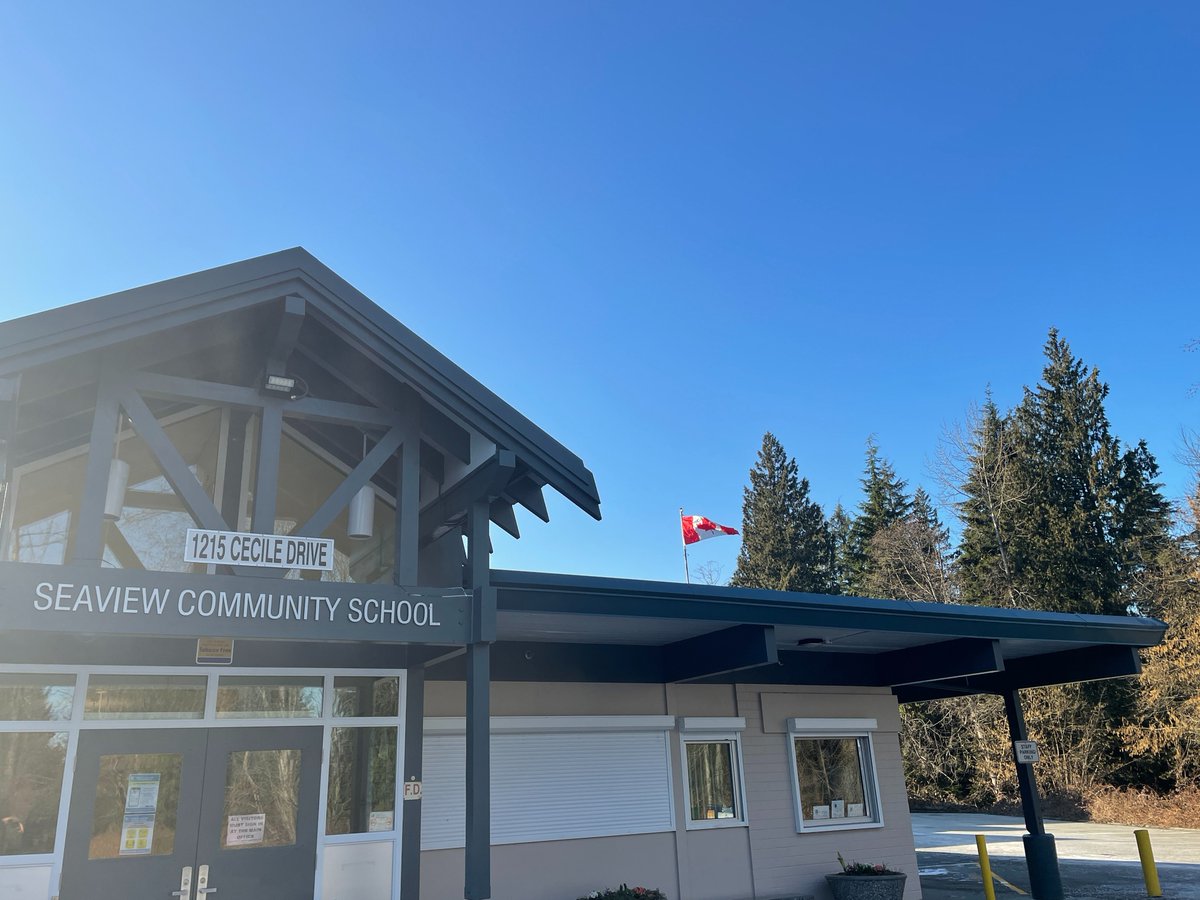 Thank you to our MP <a href="/BonitaZarrillo/">Bonita Zarrillo ⚖️</a> #PortMoody #Coquitlam for our new #CanadaFlag We are flying it proudly <a href="/sd43bc/">School District 43</a>
