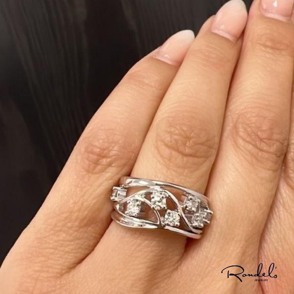 RondelsJewelry's tweet photo. When two daughters inherited a necklace from their mother, one sister decided to create a new piece to commemorate her mother. We helped design a beautiful gold and diamond band that honors her mother &amp; can be handed down for generations to come. #oldisnewagain #rondelsjewelry https://t.co/rI3c3ShcJU