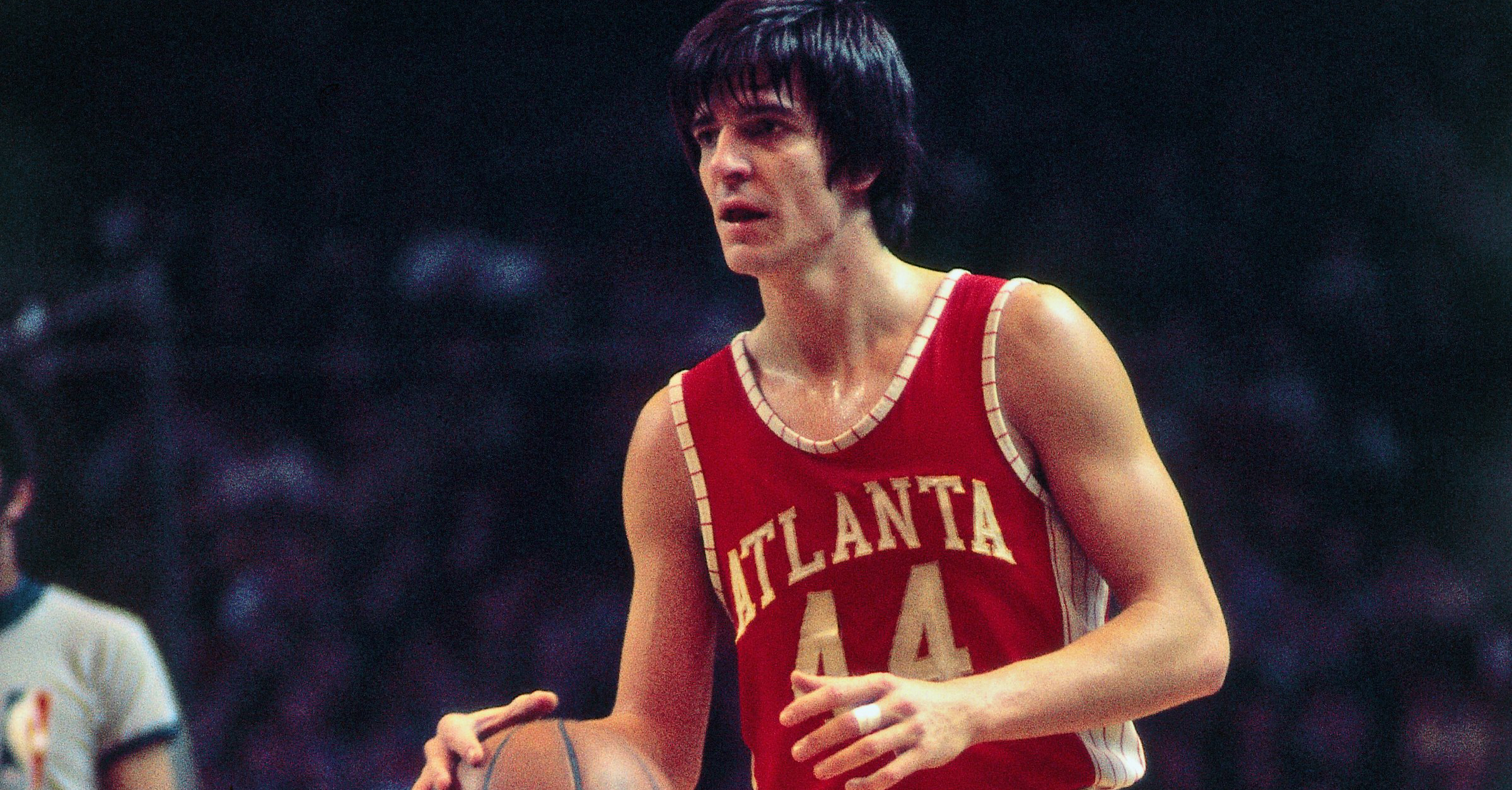 Hawks honor the legendary 'Pistol' Pete Maravich with amazing tribute