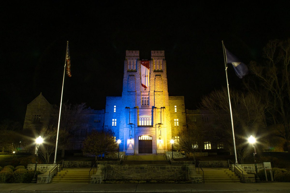 In support of Ukraine, Virginia Tech is illuminating Burruss Hall in blue and yellow: bit.ly/3CaZiHM
📸Christina Franusich for Virginia Tech