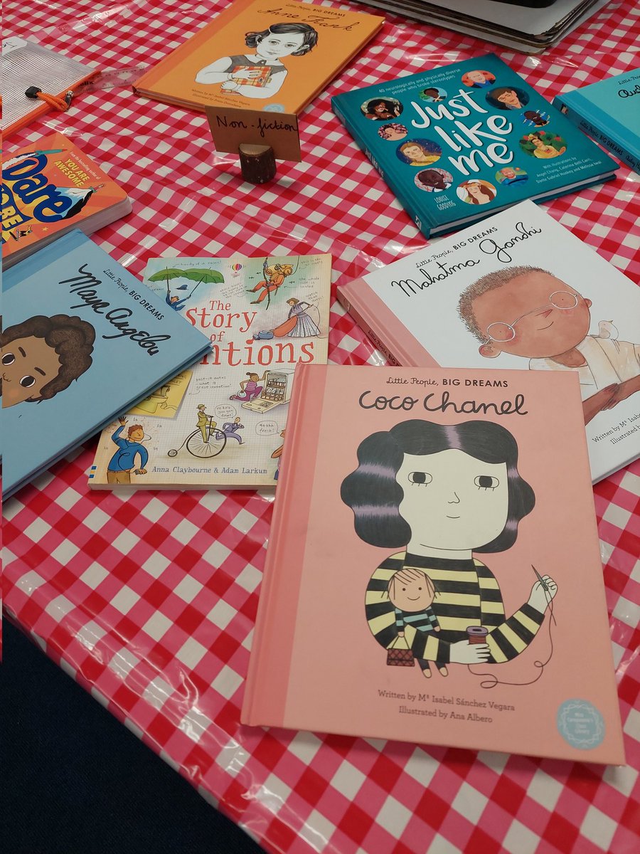 It's all about the books in Year 5 today! <a href="/WorldBookDayUK/">World Book Day UK 📚</a> <a href="/CCHPri/">Christ Church Hanham CE Primary</a>