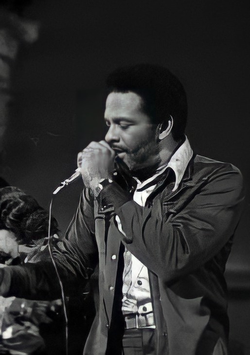 Chris_Montz's tweet photo. Don Ismael Rivera en The Aragon Ballroom, un famoso salón de baile ubicado en Chicago, Illinois, con capacidad para 5.000 almas. Esta foto fue tomada el 27 de octubre de 1973 durante la gira promocional de su álbum 'Vengo Por La Maceta' en el que aparece el hit 'Mi Jaragual'. https://t.co/sSEvUx4VUB