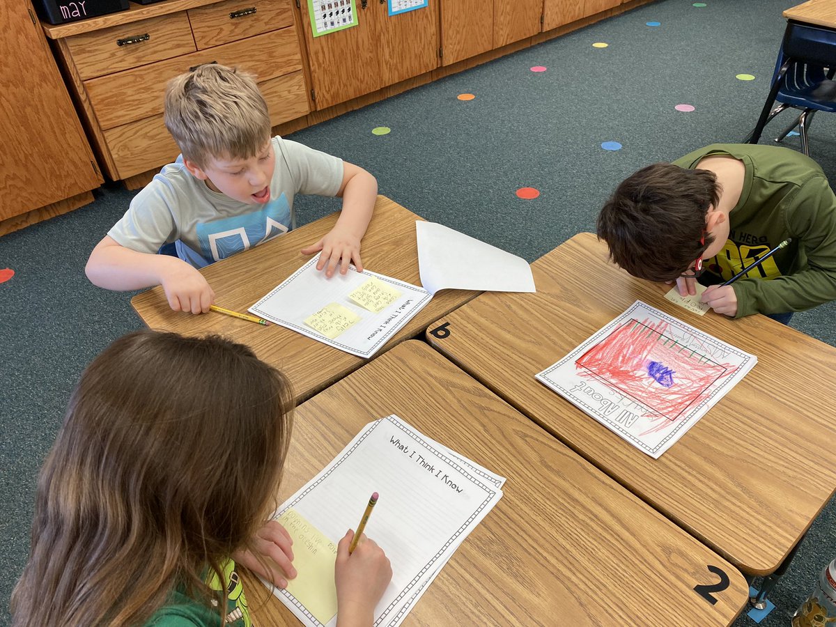 arielsandvik1's tweet photo. Today we learned the animals we will be researching for our informational reports and wrote down everything we think we know about the animal! #MakeADifference https://t.co/Zh109Q0H7c