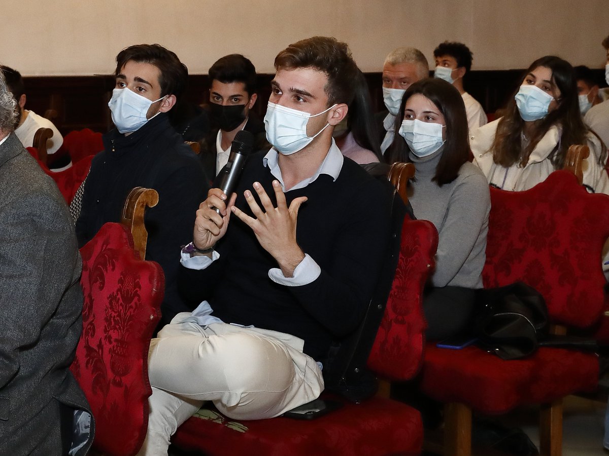 rfef's tweet image. 😊📚 ¡Nos ha encantado compartir este rato con los alumnos de la Universidad de Granada!

➡️ El Presidente de la @rfef, Luis Rubiales, ha participado en un encuentro con la Cátedra de Estudios e Investigación en Derecho del Deporte.

😍 ¡Gracias por el trato recibido!