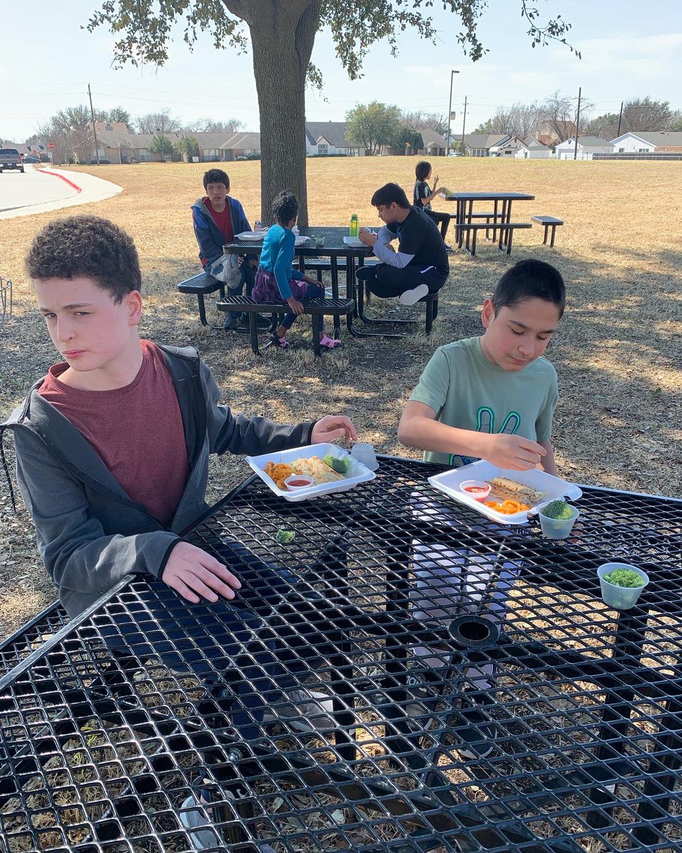 Taking full advantage of this beautiful weather ☀️🍕🥪🥛