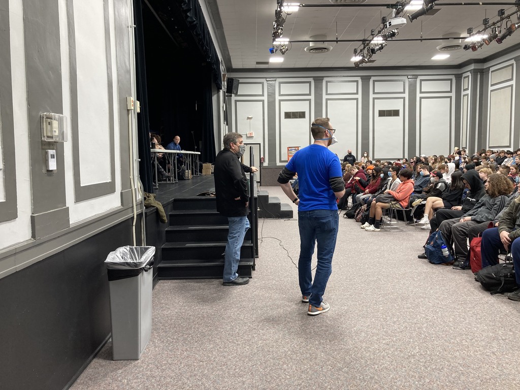 Mr. Menke, MCHS #college and #career counselor, started the Freshman Postsecondary Exploration Week with a panel of experts offering details about #future pathways.
In addition to sessions at the Freshman Campus, more talks are planned to get ALL students #WarriorReady156.
