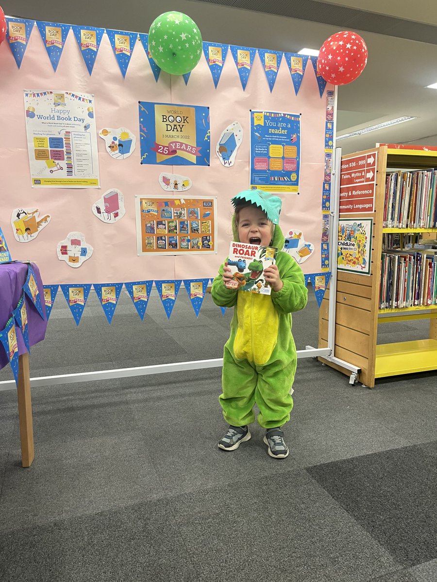 hackneylibs's tweet image. This Dinosaur really did ROAR at #HackneyCentralLibrary today!!! #DinosaurROAR #WorldBookDay2022 🦖🦖