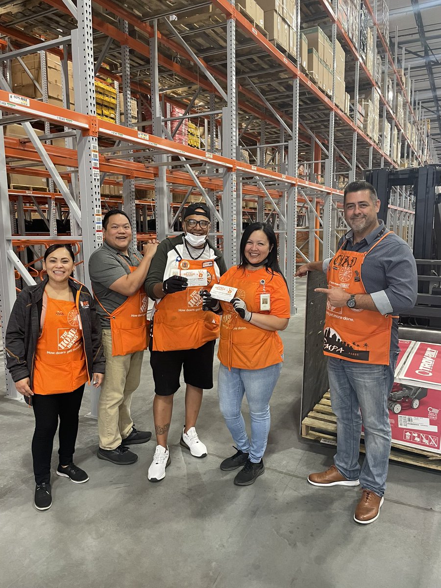 Caught Orange Handed!!! Ray and Isa working together on a team lift!! Keep up the good work and appreciate you working safe!! #safetyfirst