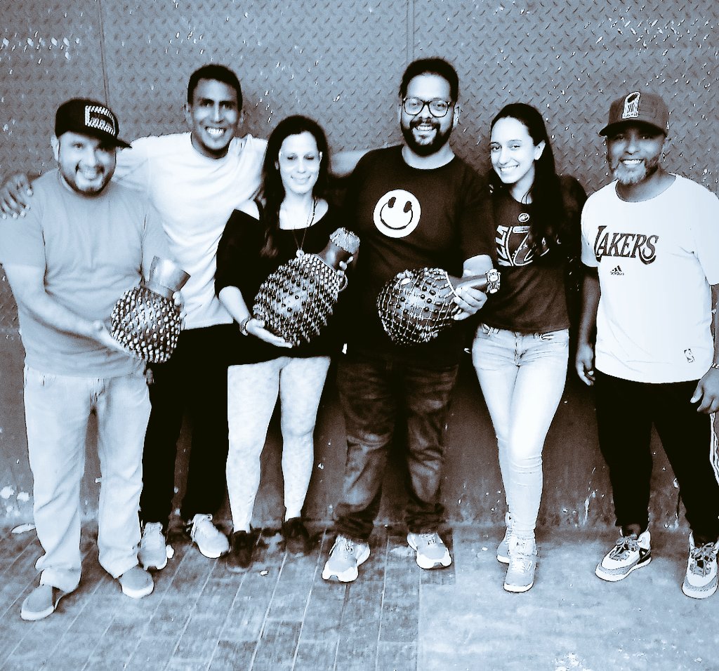 El viernes 4 es nuestra presentación con <a href="/ritualsonico/">ritualsónico</a> en el templo de la rumba picante <a href="/AjiEsVzla/">Ají Es</a> tenemos un Show con mucho sabor para está fiesta Electrónica  el Tambor y el Ṣẹ̀kẹ̀rẹ̀  estará presente en ella. Cover por persona 3$ por pajeras 5$ ven a gozar con nosotros.