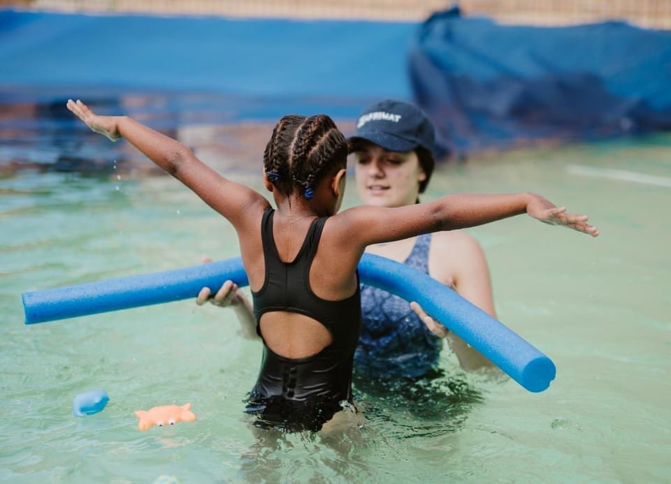 SOS_Africa's tweet photo. After just a few lessons, it's incredible to see how quickly their confidence grows with the help of a good teacher...
#firstswimminglessons #growinginconfidence #inspiringteachers #vitallifeskills #holisticeducation #southafrica
Photo credit: Yeahyeah Photography https://t.co/MeEL8YtOul