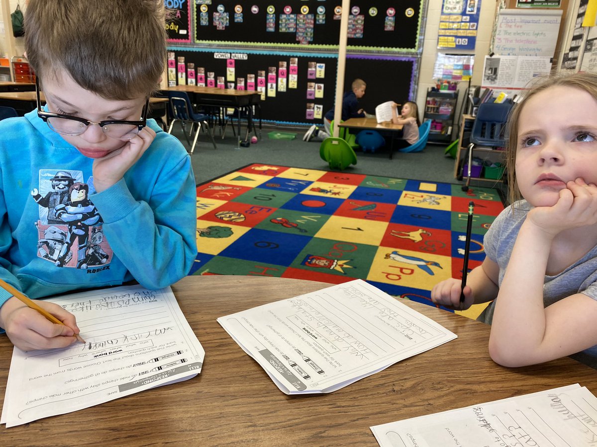 arielsandvik1's tweet photo. Writing questions that we could find the answers to in the text! #MakeADifference https://t.co/fadc9EJh6X
