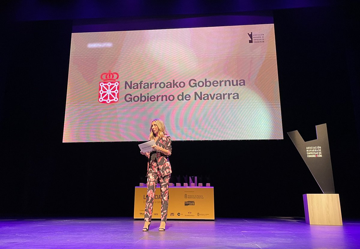 GuzmanGarmendia's tweet photo. Por fin presencialmente nos juntamos para celebrar los ‘iIi Premios de Comunicación y Publicidad de Navarra’, presentados maravillosamente por @amaiamadinab 
¡Enhorabuena @AsoComunicaNa por el trabajo durante todo el año y por la organización de este evento! https://t.co/PMBVrsHMOi