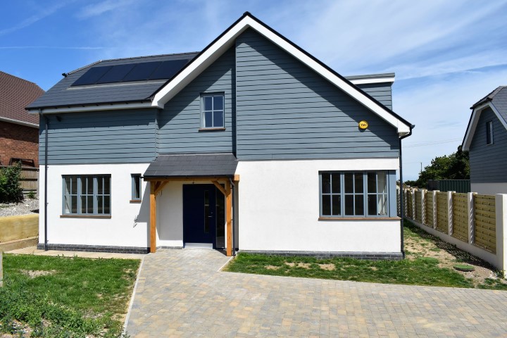 GreenMovesUK's tweet photo. Now listed on #GreenMoves.  Attractive 4 bedroom new build eco home for sale in East Studdal, near #Dover #Deal #Sandwich and #Canterbury in #Kent
https://t.co/1rME7YVIjo

#ecohome #ecohomes #sustainable #green #ecoproperty #ecohomeforsale #Dover #Kent #ecoproperty https://t.co/Fat886hE7P