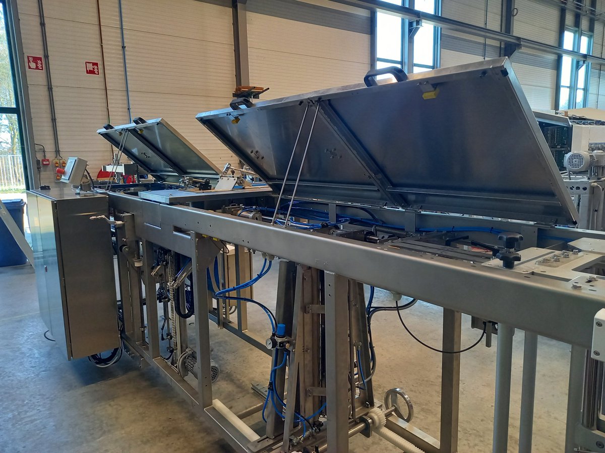liesbeth_horstm's tweet photo. Met de collega's van #Techniek op werkbezoek bij #Manter verpakkingsmachines die de hele wereld overgaan. Stagiaires @DrentheCollege worden hier uitgedaagd 😃 #Samenwerking #kennisdelen #daagjezelfuit @BestOfEmmen #pareltje https://t.co/qhVuwCO0Fq